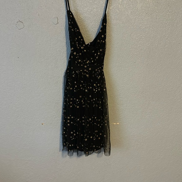 Women’s Lulu’s Black and Gold Star Dress Size Medium - Picture 1 of 3